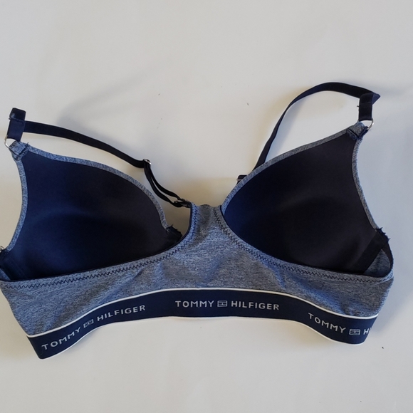 Tommy Hilfiger - Picture 2 of 8